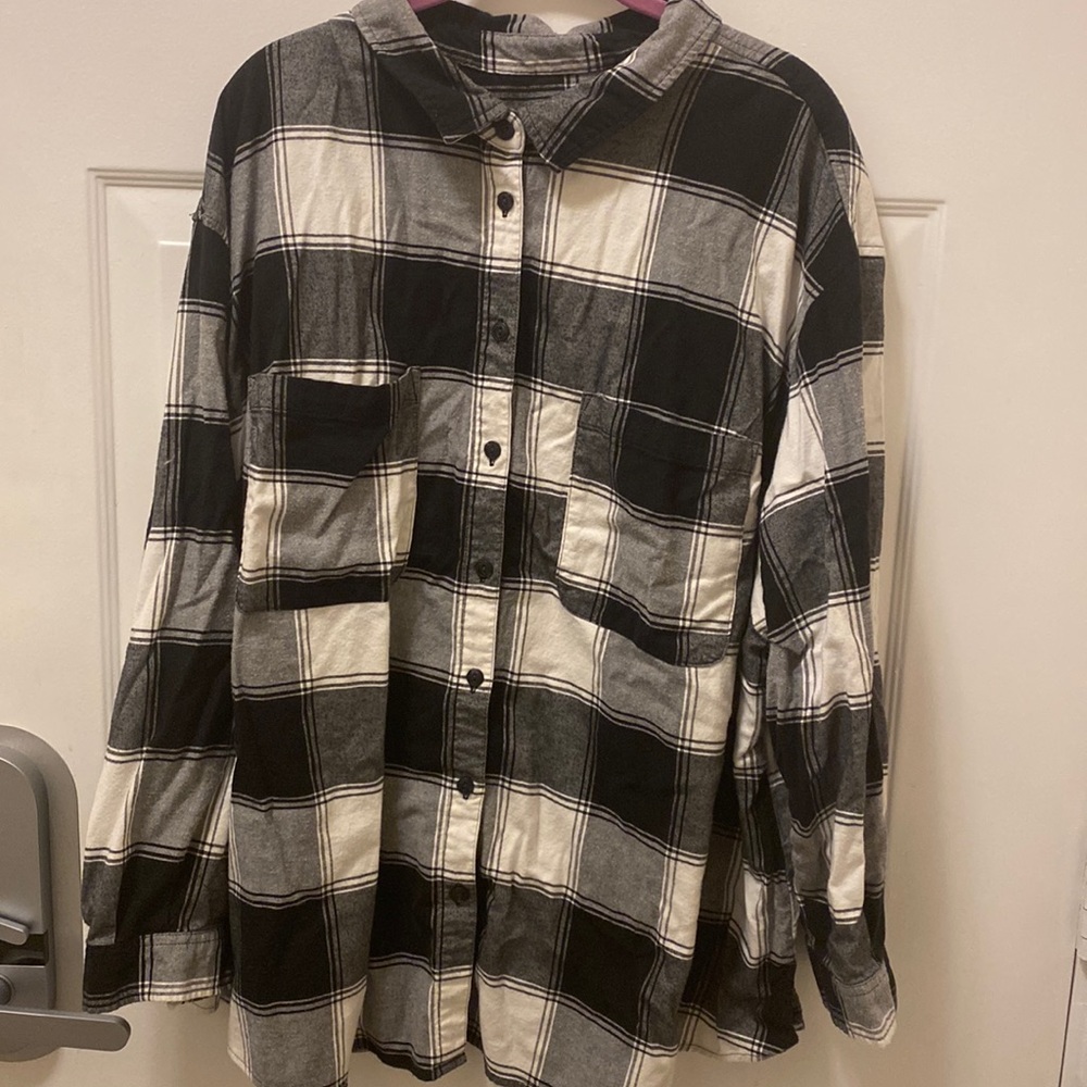 Ava & viv black and white collared button down shirt